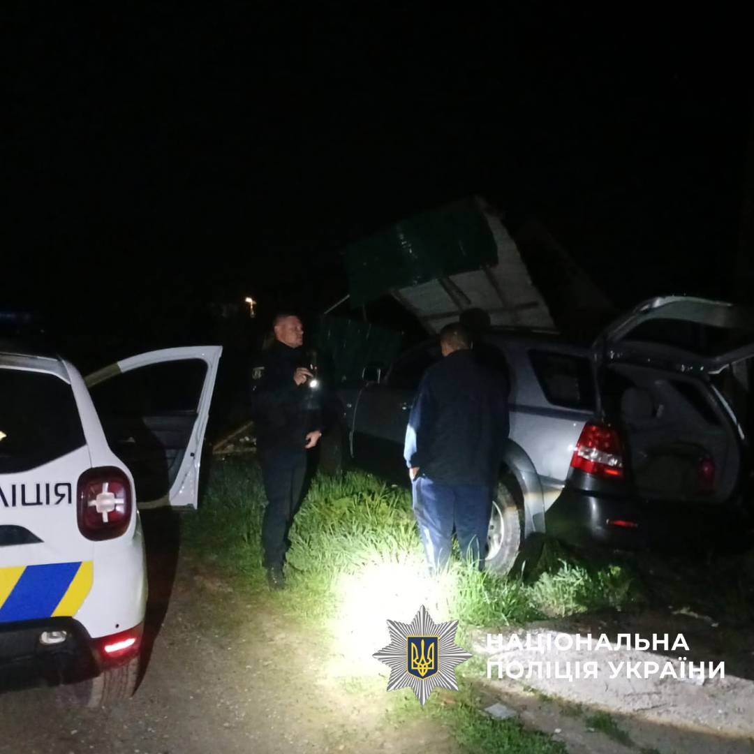 Врізався у баки для сміття п'яний водій на Kia Sorento: Новини Харкова